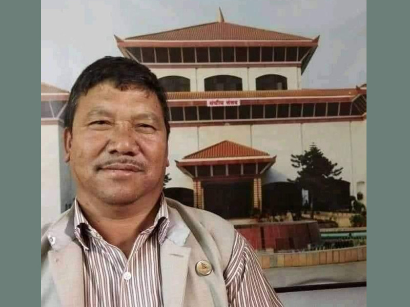 सांसदको लाेगाे लुकाएर मात्रै हिँड्‌ने माननीय